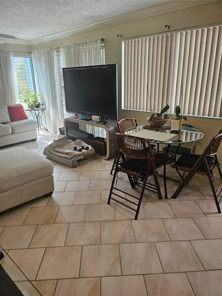 Building Photo - 1045 SE 15th St