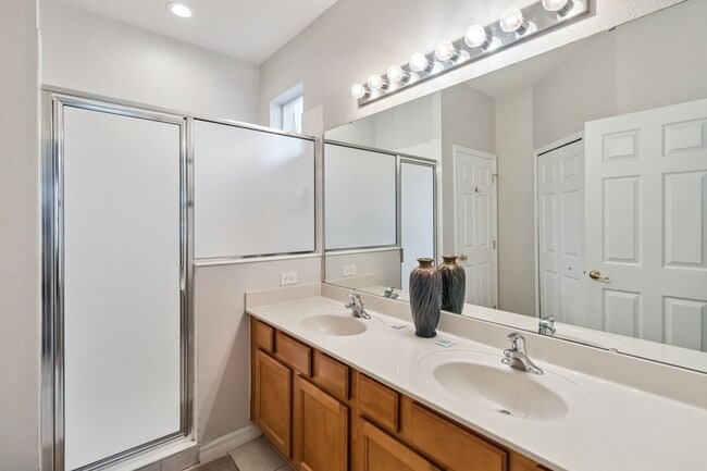 Building Photo - 163 Tigerlily Ct