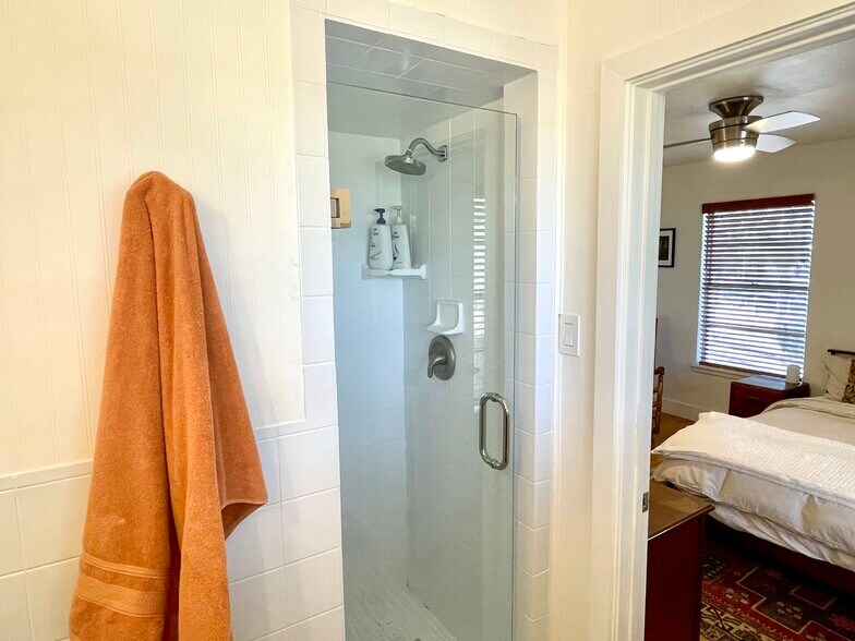 Master Bathroom - 800 Dale Dr