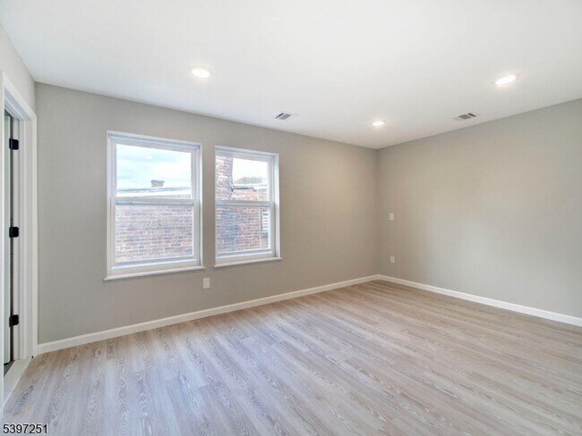 Building Photo - 32 N 14th St