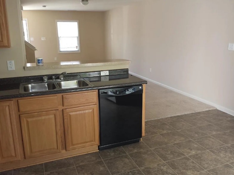 Building Photo - 1905 Serenade Cir