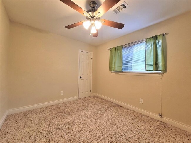 Building Photo - 721 Academy Ln