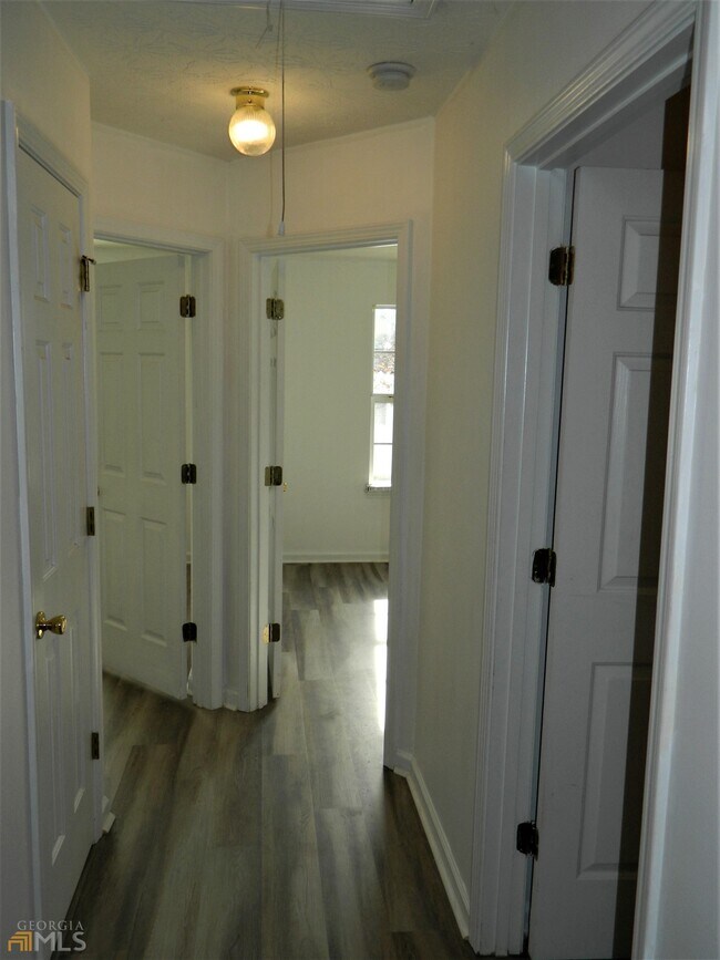 Building Photo - 20 Chantilly Pl
