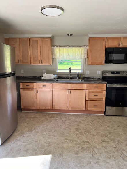 Kitchen with Soft Close Cabinets - 340 Dryden Harford Rd