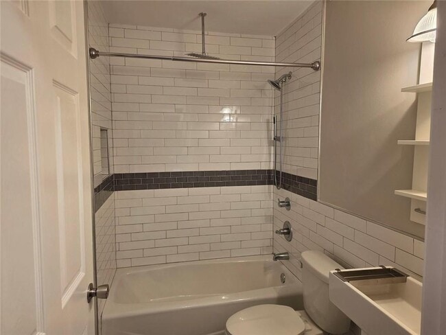 Building Photo - 115 Cedarcrest Dr