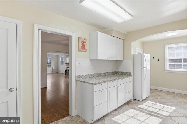 Building Photo - 904 N Ivy St