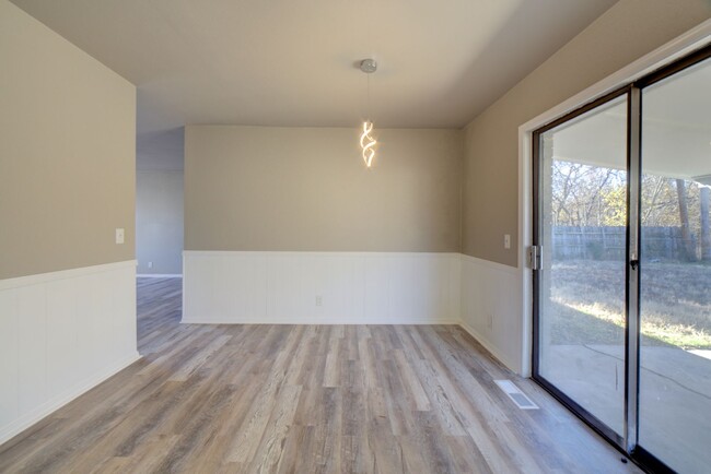 Building Photo - Available Mid January 3 Bedroom East Tulsa...