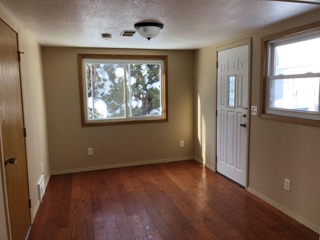 Building Photo - 533 15th Ave