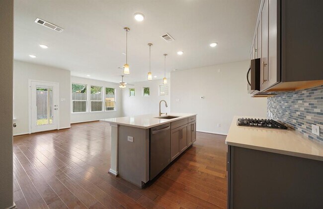 Building Photo - 8647 Cedardale Park Dr