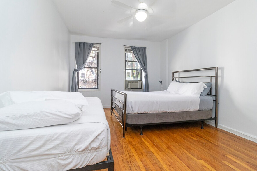 Building Photo - 250 E 82nd St