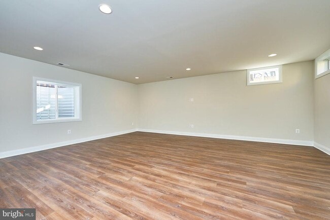 Building Photo - 6845 Churchill Rd