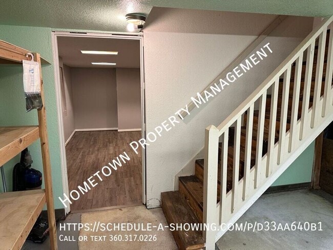 Building Photo - 912 Carlyon Ave SE