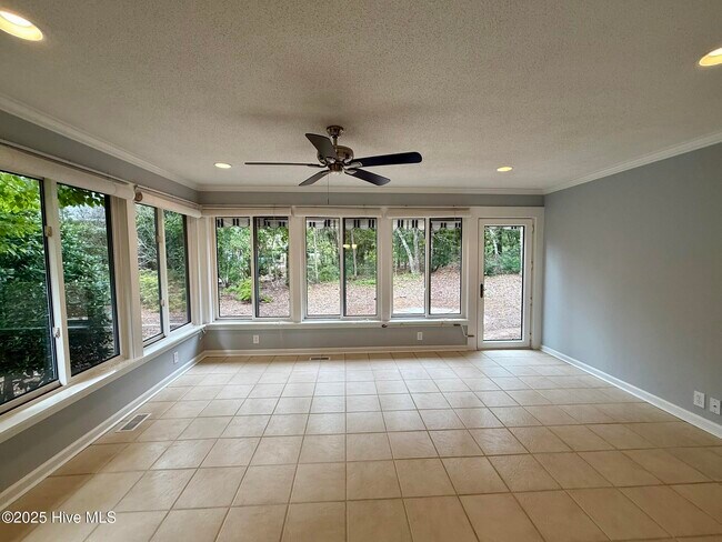 Building Photo - 1475 Monticello Dr