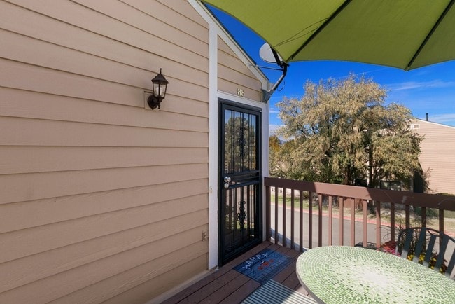 Building Photo - Beautiful 2BD/2BA townhome in Table Mountain Heights
