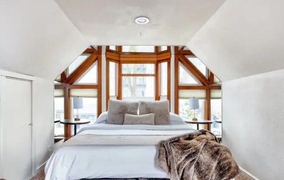 Building Photo - 3111 6th Ave