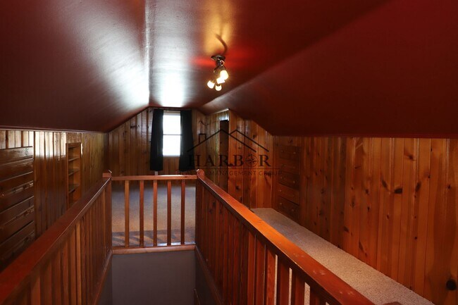 Building Photo - 406 18th Ave SW
