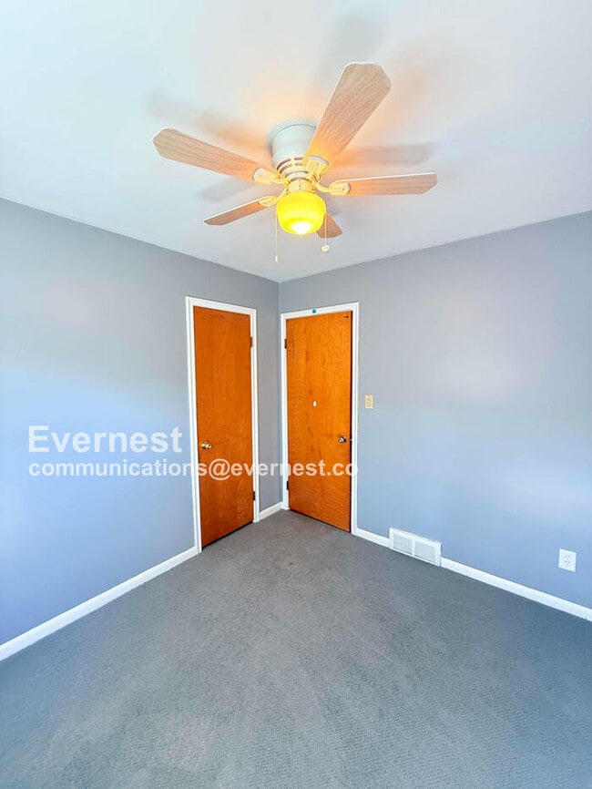 Building Photo - W/D Included! Single-Family Home w/ Central Air, Garage & Fenced Yard in Dearborn Heights