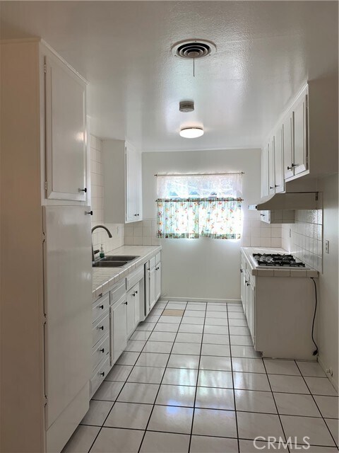 Building Photo - 18233 Bellorita St