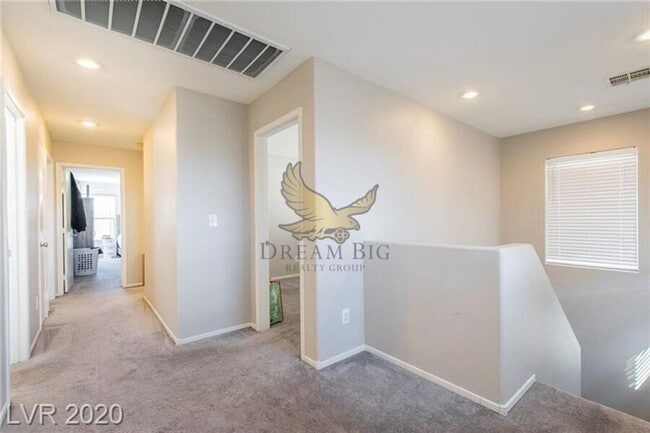 Building Photo - 548 Haunts Walk Ave