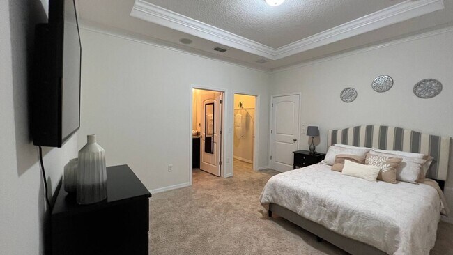 Building Photo - Furnished 1-Bedroom Apartment in Kindred –...