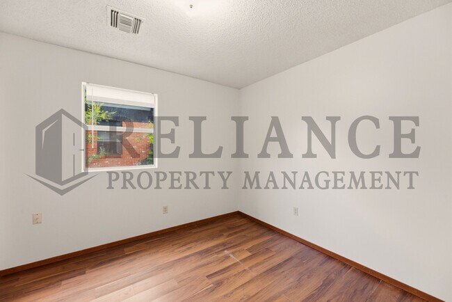 Building Photo - 1158 N Edwards