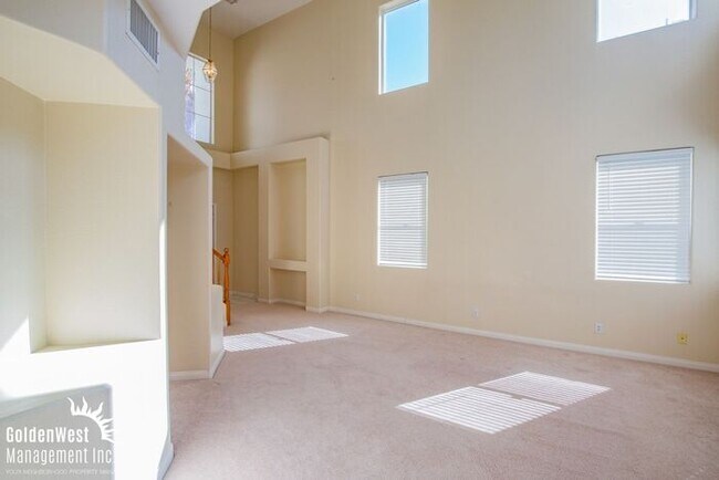 Building Photo - Stunning 3Bdm 2.5Ba Two-Story Home in Peccole Ranch!
