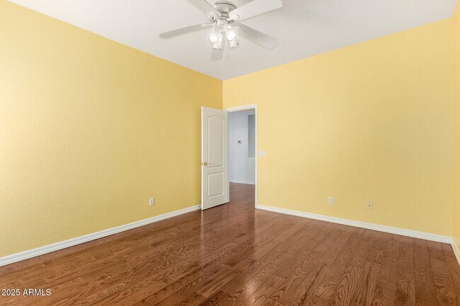Building Photo - 10573 E Sheena Dr