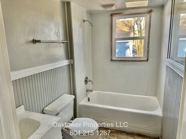 Building Photo - 801 Koch Ave