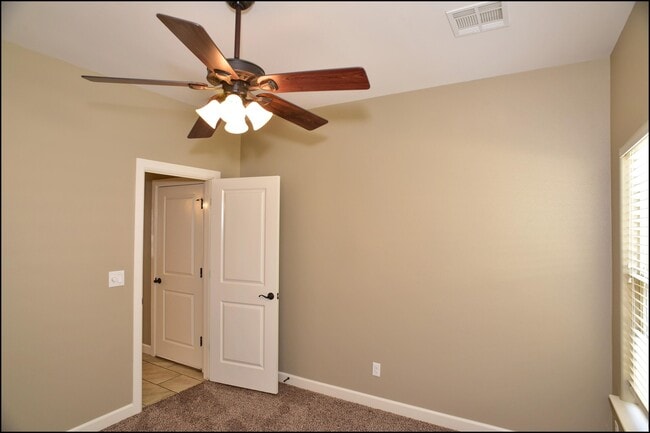 Building Photo - 3744 Loma Adriana