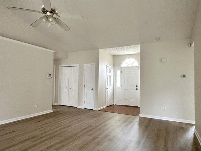 Building Photo - 2517 Forest Lodge Dr