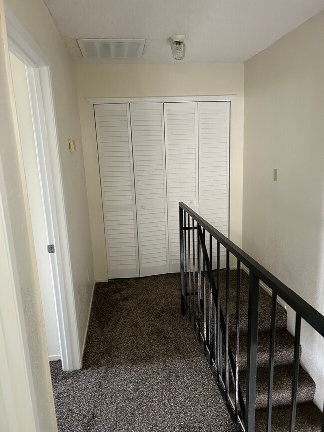 Building Photo - 2480 Wilson Ave