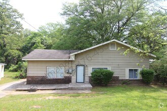 Building Photo - New on The Market!! Convenient Location!!