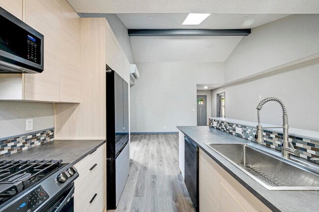 Building Photo - 2107 Darwin Dr