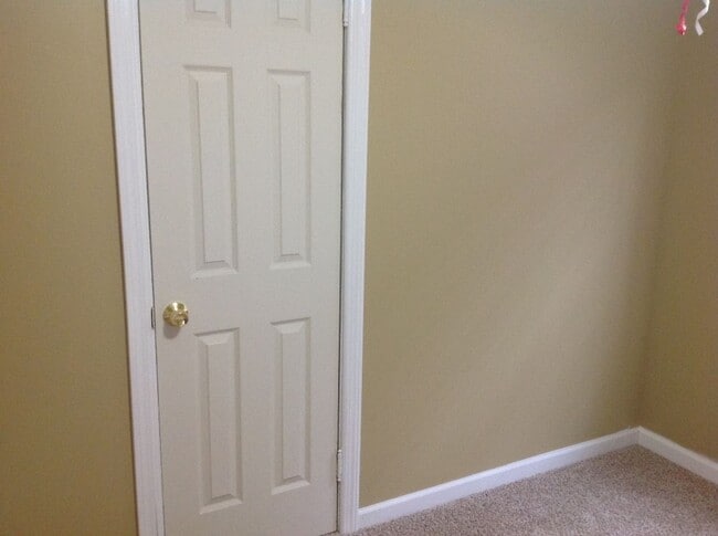 Building Photo - Beautiful home!