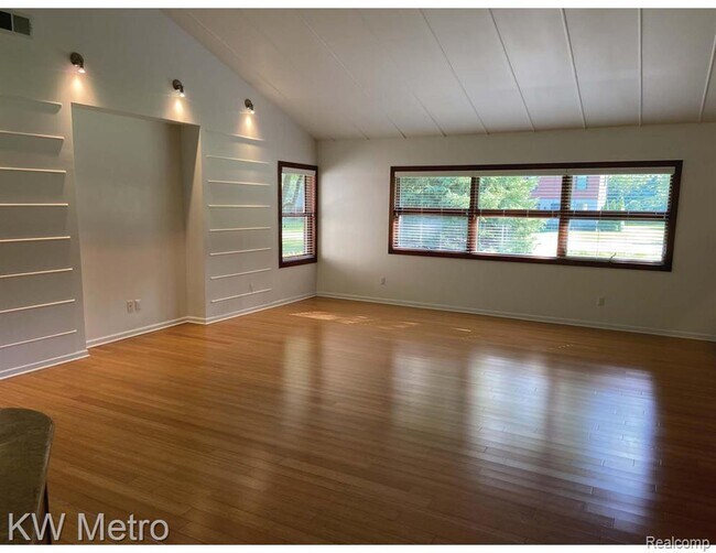 Building Photo - 561 Yorkton Ln