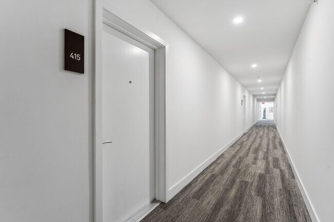 Building Photo - 111 SE 1st Ave