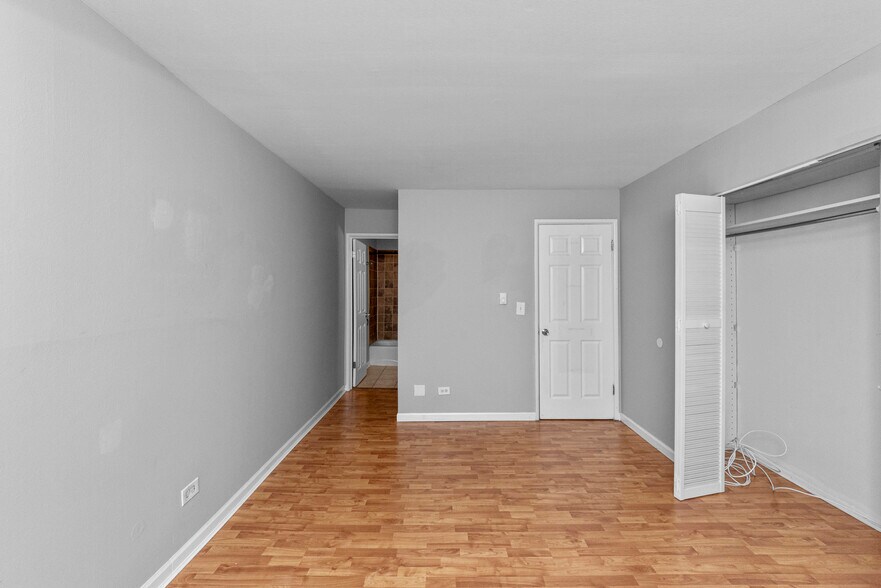 Building Photo - 3825 N Pine Grove Ave