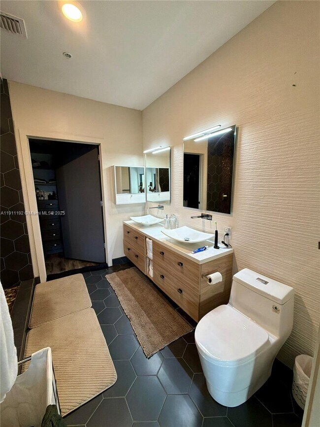 Building Photo - 913 NW 45th Terrace