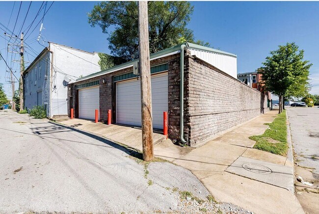 Building Photo - 1337 S Vandeventer Ave