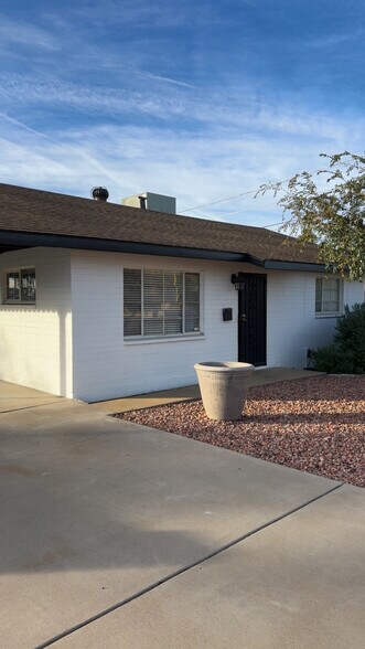 Building Photo - 735 W Coolidge St