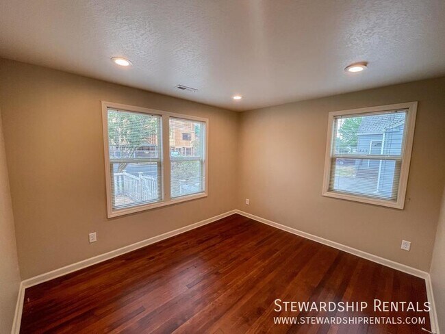 Building Photo - 555 E 18th Ave