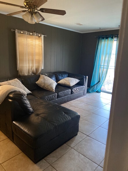 Building Photo - Room in Duplex on Valley Brook Dr