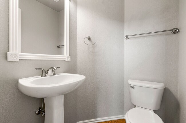 Building Photo - Large House in Parkview Highlands!