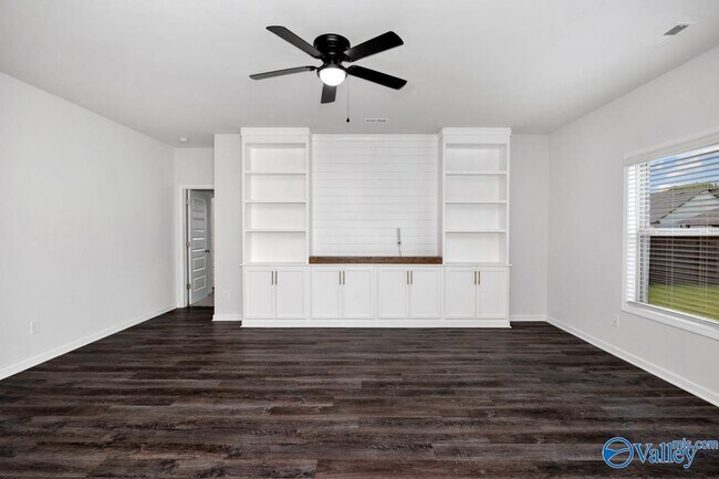 Building Photo - 171 Kingswood Dr