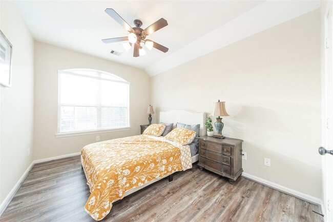 Building Photo - 6411 Tea Tree Dr