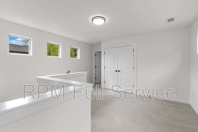 Building Photo - 537 Eastboro Dr