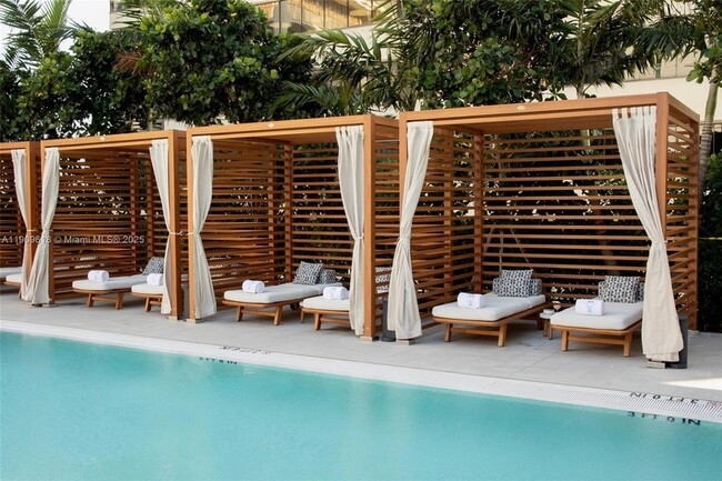 Building Photo - 2678 Tigertail Ave