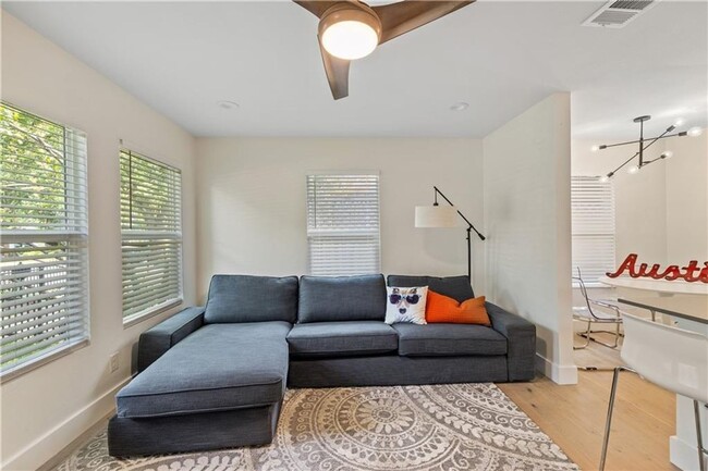 Building Photo - 10515 N Mopac Expy