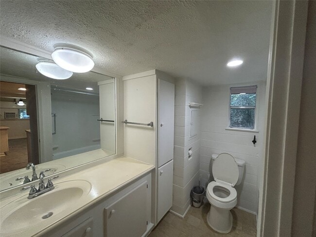 Building Photo - 2561 Pioneer Ln