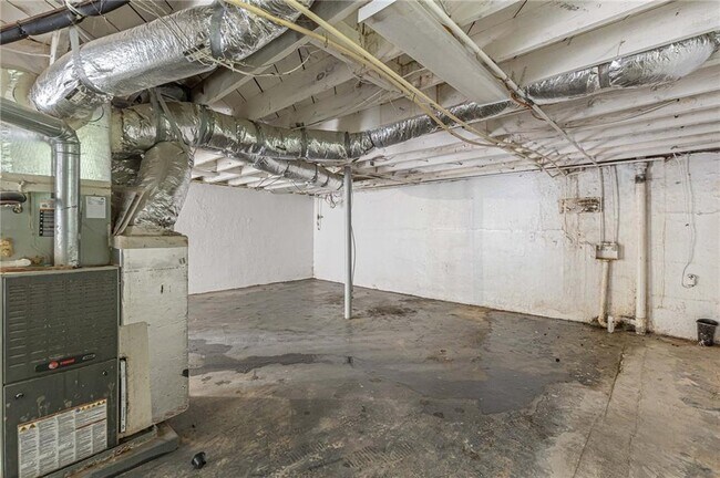 Building Photo - 350 Brooks Ave SW